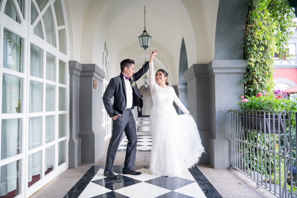 Novia y novio en boda Covid